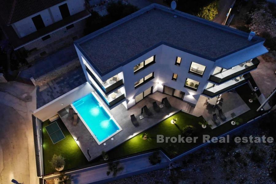 Wyspa Ciovo - Nowa willa z basenem i widokiem na morze