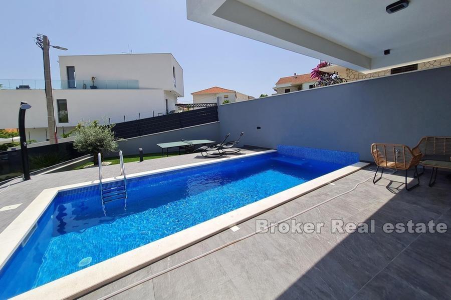 Wyspa Ciovo - Nowa willa z basenem i widokiem na morze