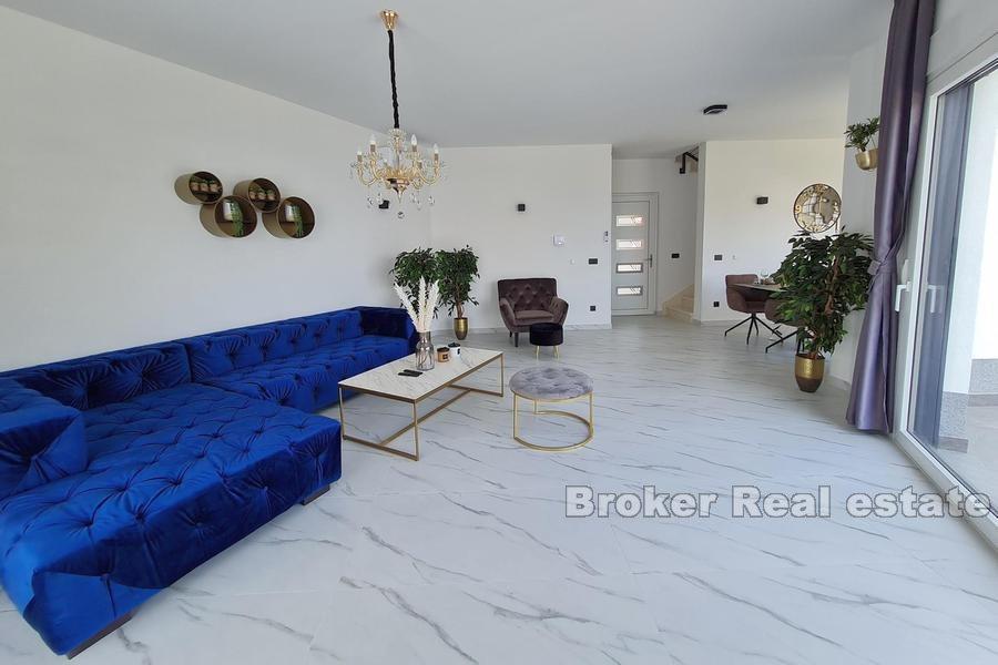 Wyspa Ciovo - Nowa willa z basenem i widokiem na morze