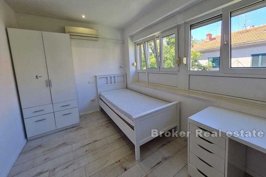 Split - Meje, moderne to -roms leilighet nær sjøen