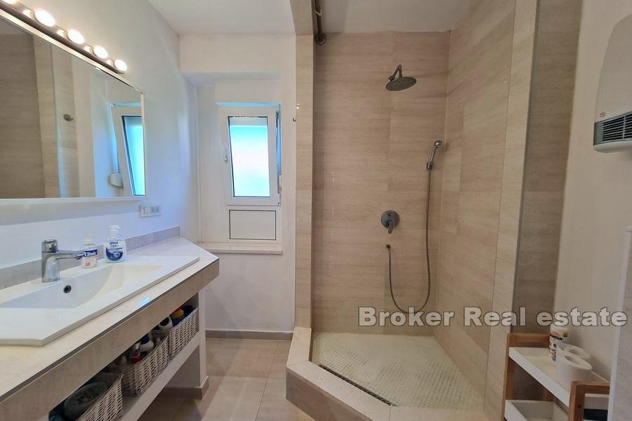 Split - Meje, moderne to -roms leilighet nær sjøen