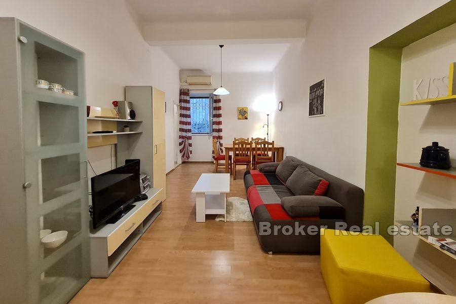 Split - Bacvice, dwupokojowe mieszkanie w staromodnym budynku