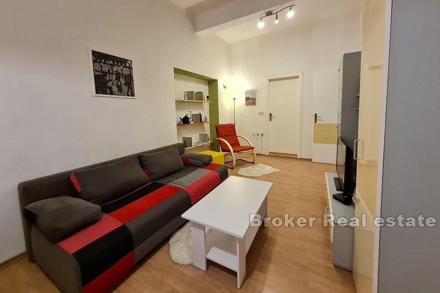 Split - Bacvice, dwupokojowe mieszkanie w staromodnym budynku