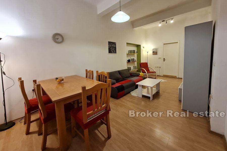 Split - Bacvice, dwupokojowe mieszkanie w staromodnym budynku