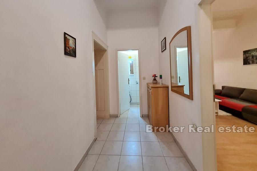 Split - Bacvice, dwupokojowe mieszkanie w staromodnym budynku