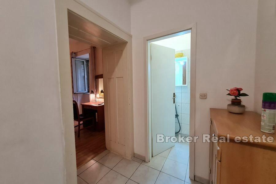 Split - Bacvice, dwupokojowe mieszkanie w staromodnym budynku