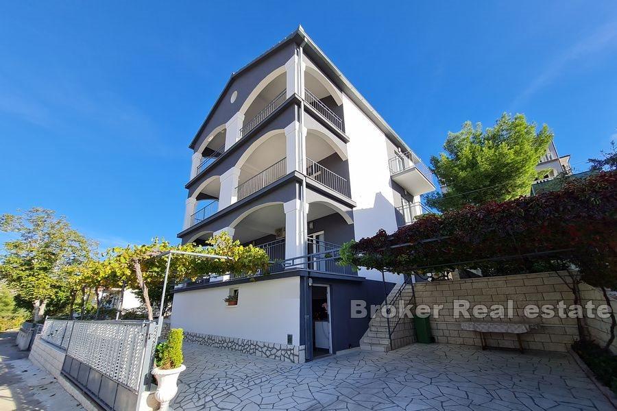 Trogir - Urządzony przestronny dom z widokiem na morze