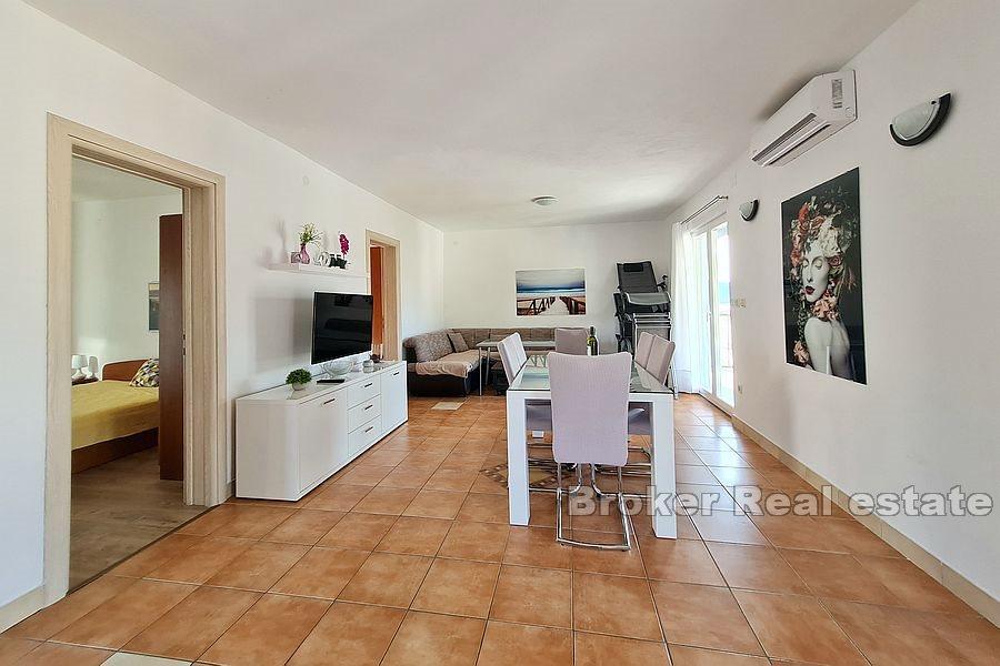 Trogir - Urządzony przestronny dom z widokiem na morze