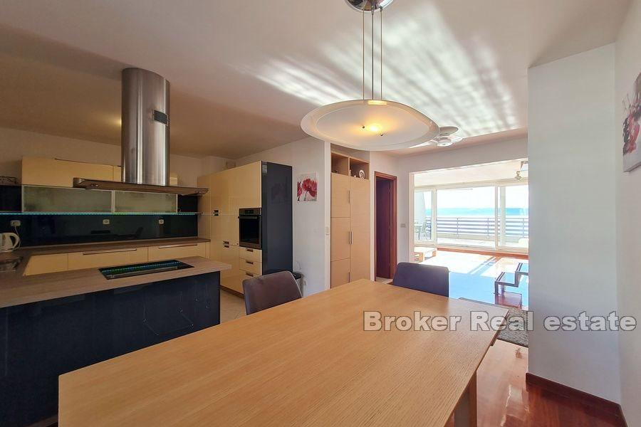 Žnjan, duplex penthouse first row to the sea