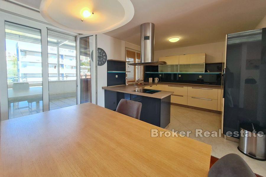 Žnjan, attico duplex prima fila al mare