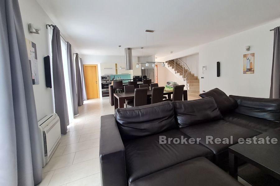 Wyspa Brac - Nowoczesny dom z widokiem na basen i morze