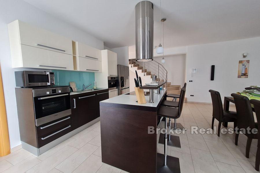 Wyspa Brac - Nowoczesny dom z widokiem na basen i morze