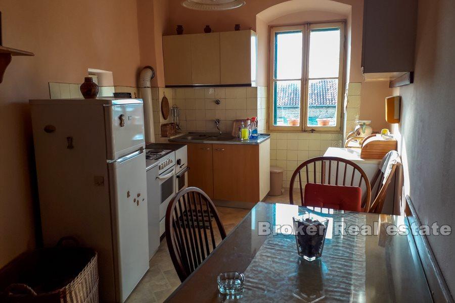 Split, centro, appartamento con tre camere da letto con terrazzo
