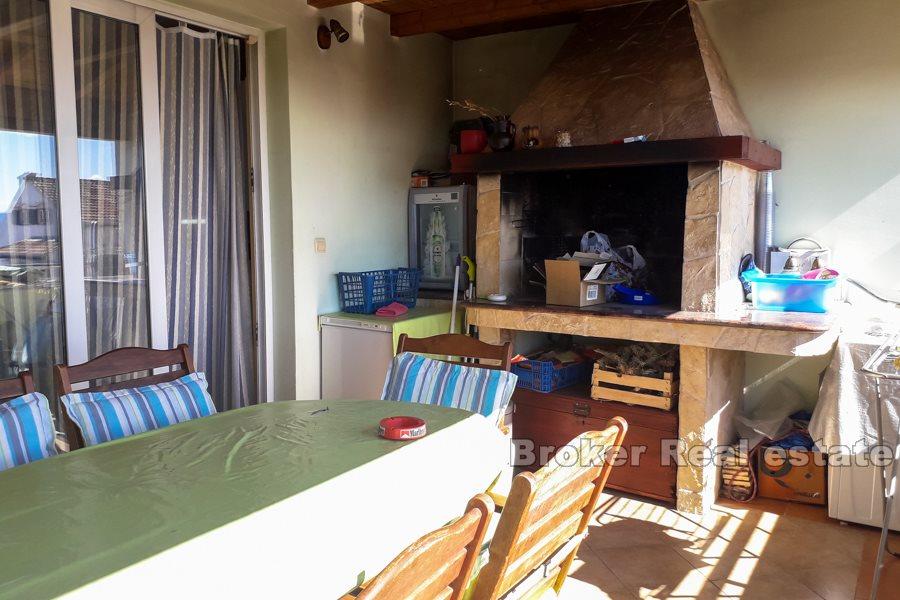 Split, Sucidar, pohodlný byt se dvěma ložnicemi a lodžií