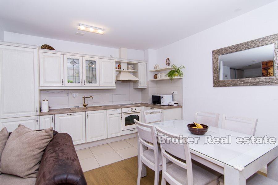 Split, Znjan, appartement de deux chambres avec terrasse