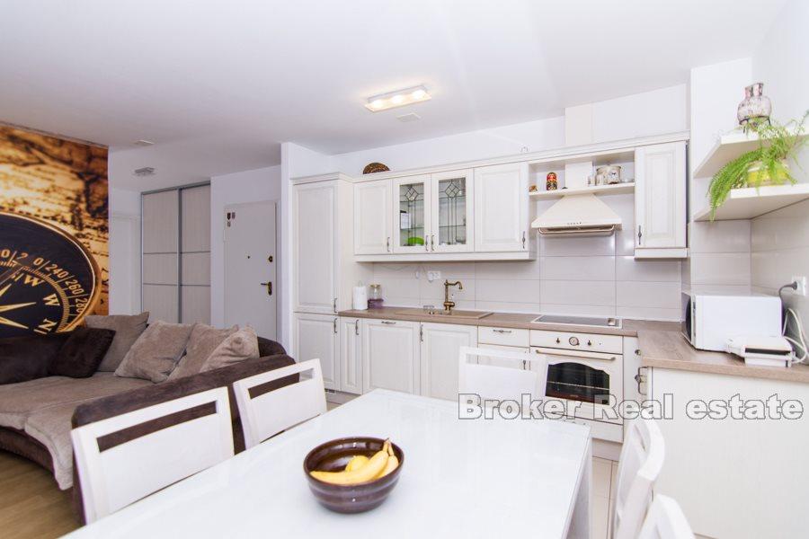 Split, Znjan, appartement de deux chambres avec terrasse