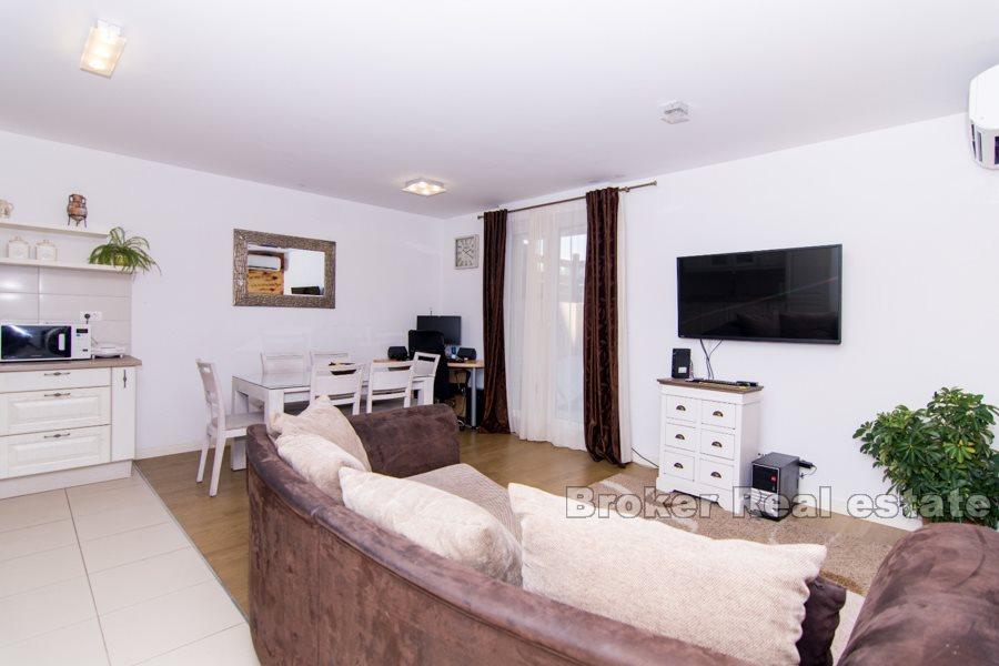 Split, Znjan, appartement de deux chambres avec terrasse