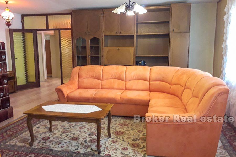 Split, Visoka, appartement de trois chambres avec terrasse