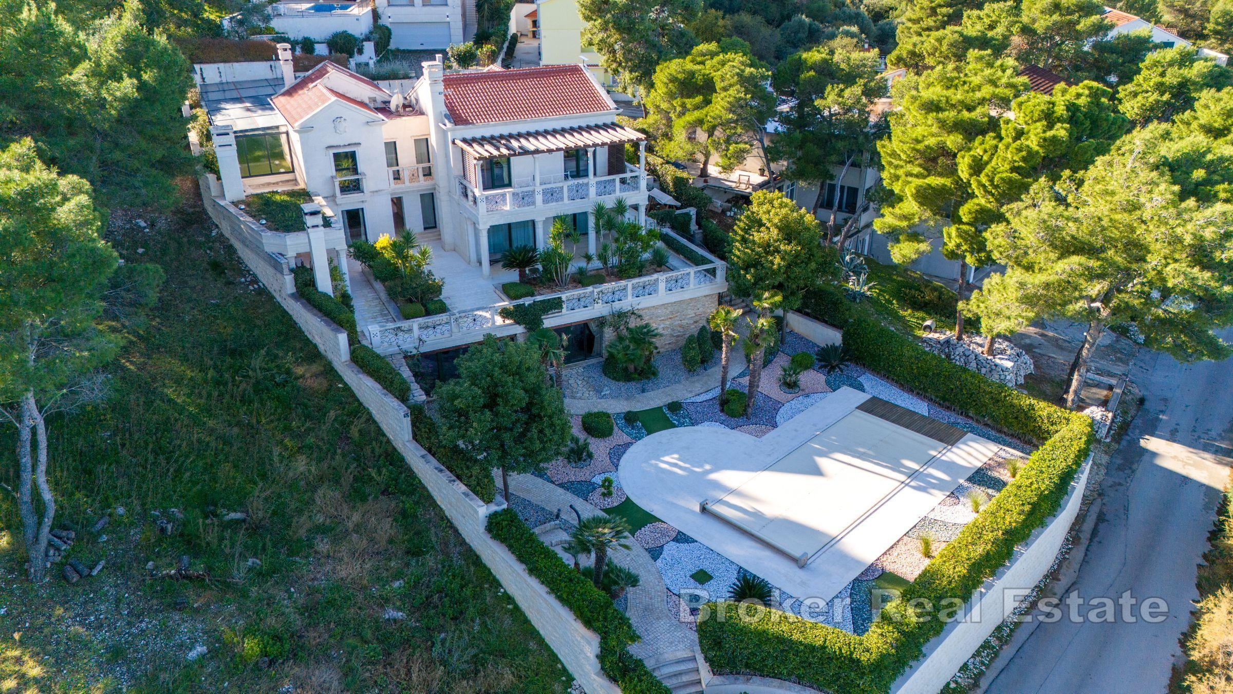 Остров Чиово - Красивая вилла в первом ряду от моря