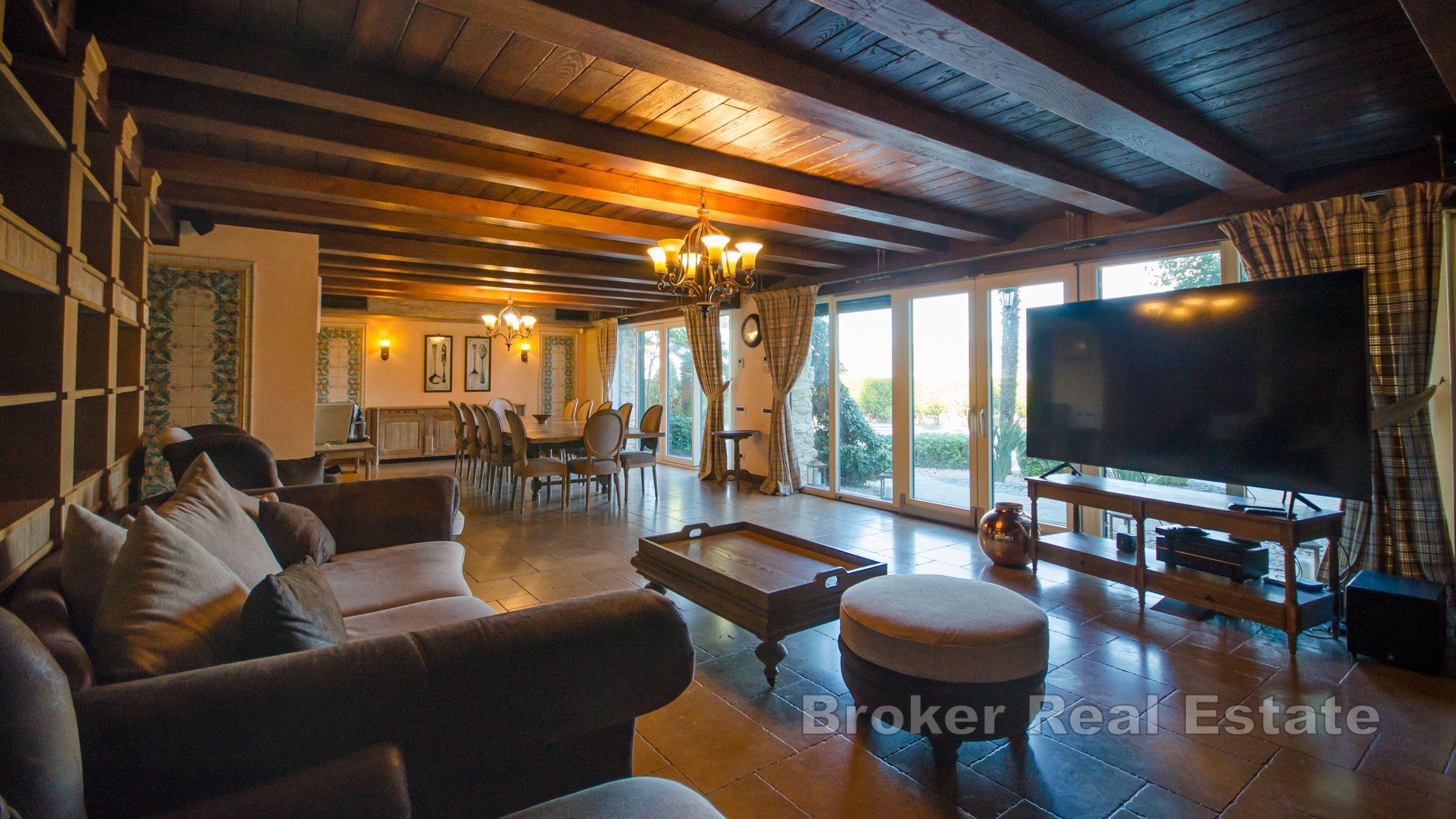 Остров Чиово - Красивая вилла в первом ряду от моря