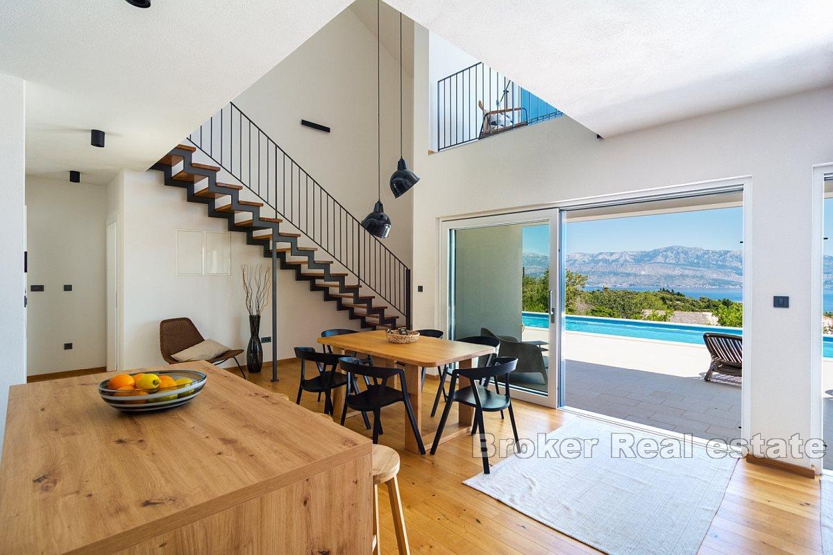 House with pool and sea view