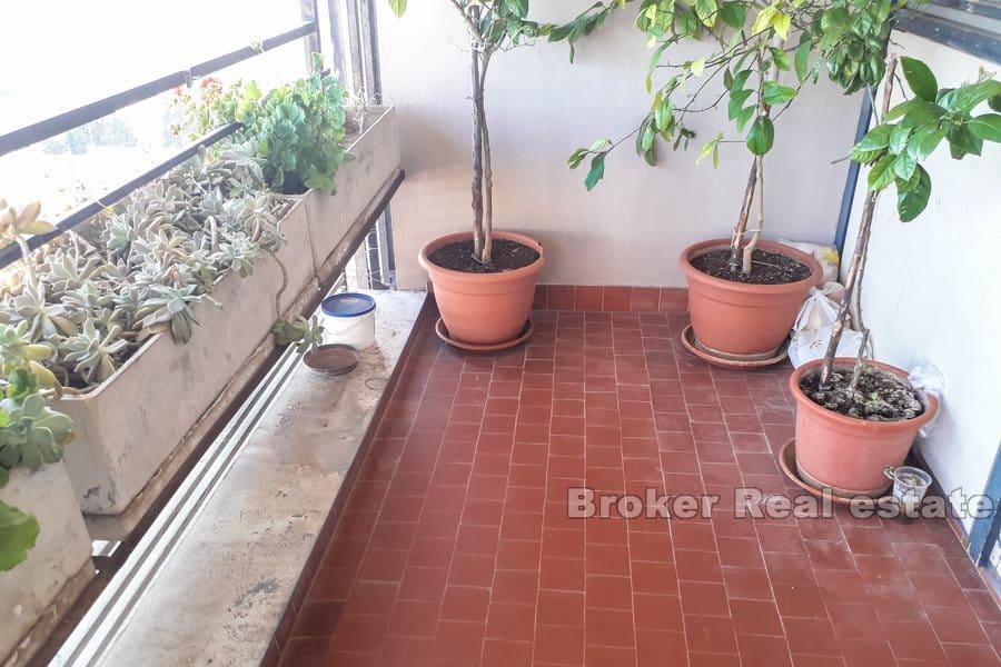 Split, Trstenik, Apartment mit drei Schlafzimmern und Meerblick