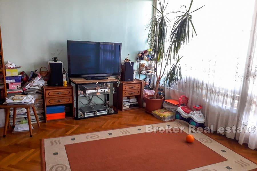 Split, Trstenik, Apartment mit drei Schlafzimmern und Meerblick