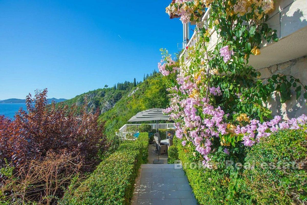 Привлекательная недвижимость в первом ряду от моря