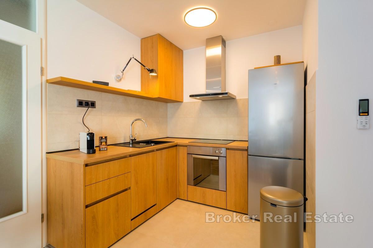 Trzypokojowy apartament z widokiem na morze i parkingiem