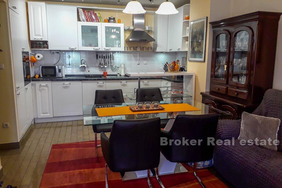 Split, Pujanke, comfortable 3 bedrooms apartment with terrace