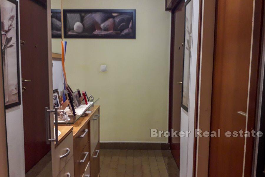 Split, Pujanke, comfortable 3 bedrooms apartment with terrace