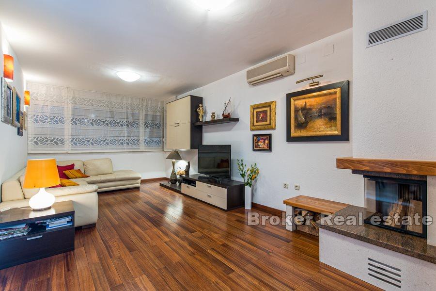 Split, Mertojak, penthouse avec terrasse et vue mer