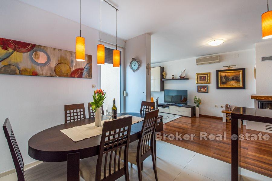 Split, Mertojak, penthouse avec terrasse et vue mer