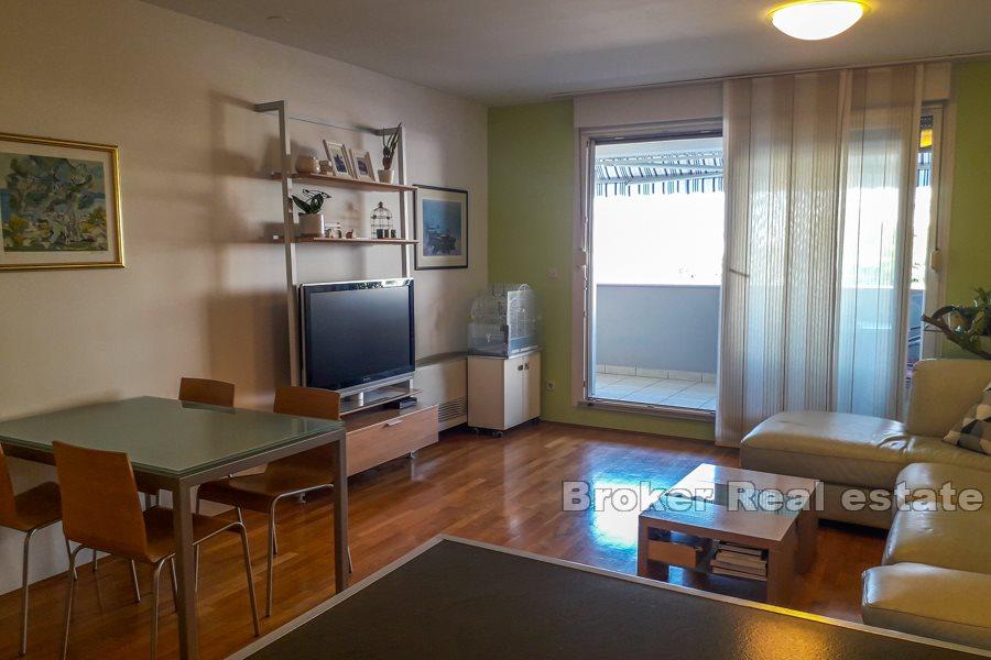 Split, Znjan, appartement de trois chambres avec terrasse