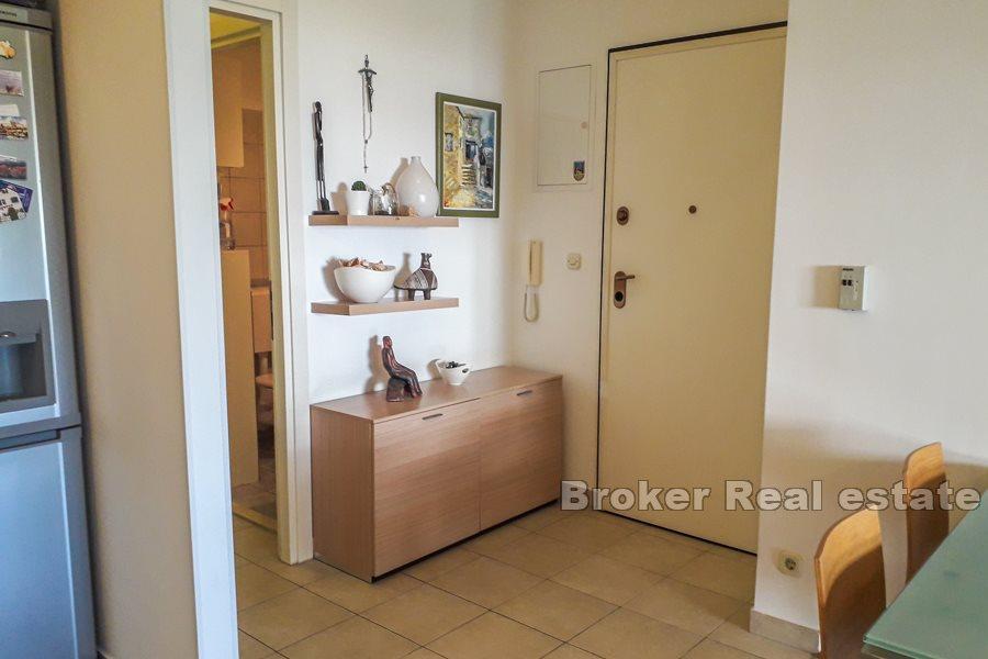 Split, Znjan, appartement de trois chambres avec terrasse