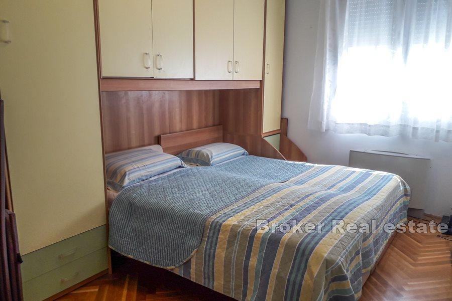 Split, Znjan, appartement de trois chambres avec terrasse