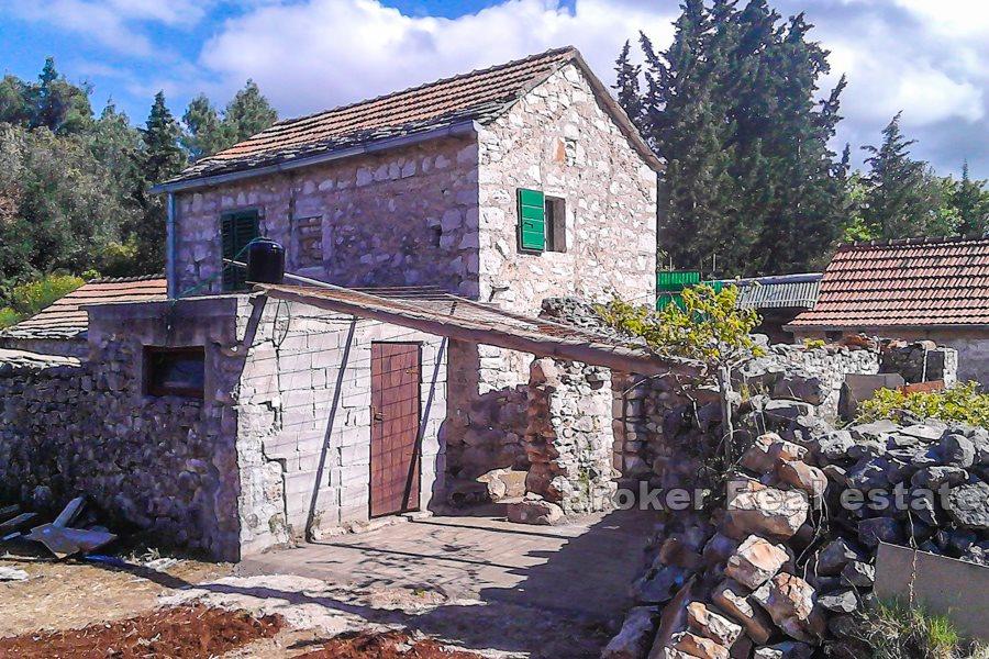 Ön Hvar - Fristående gammalt stenhus