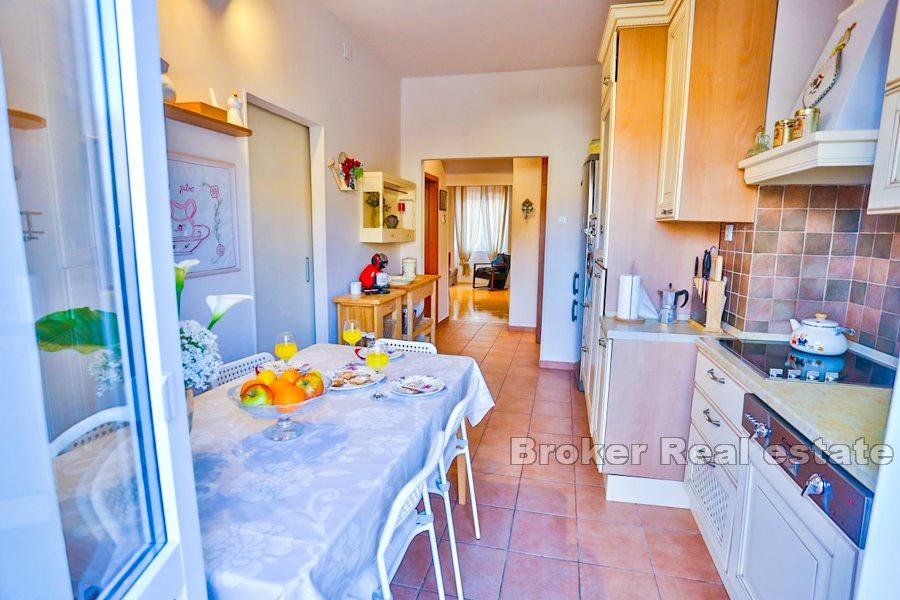 Split, Manus - Appartamento con tre camere da letto con loggia