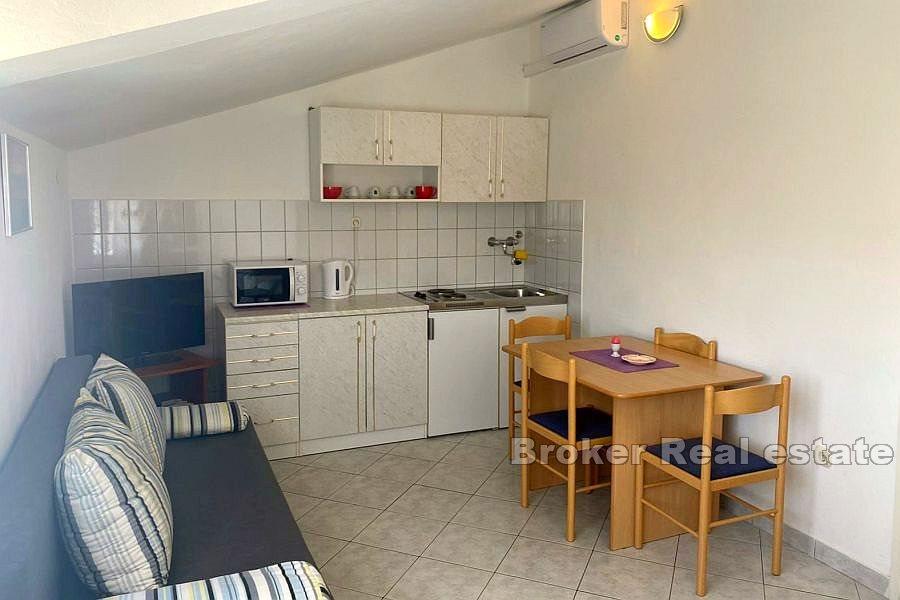 Sibenik - Attraktivt hus med leiligheter, første rad mot sjøen