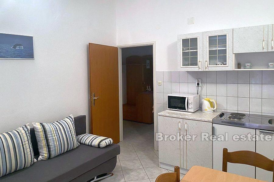 Sibenik - Attraktivt hus med leiligheter, første rad mot sjøen