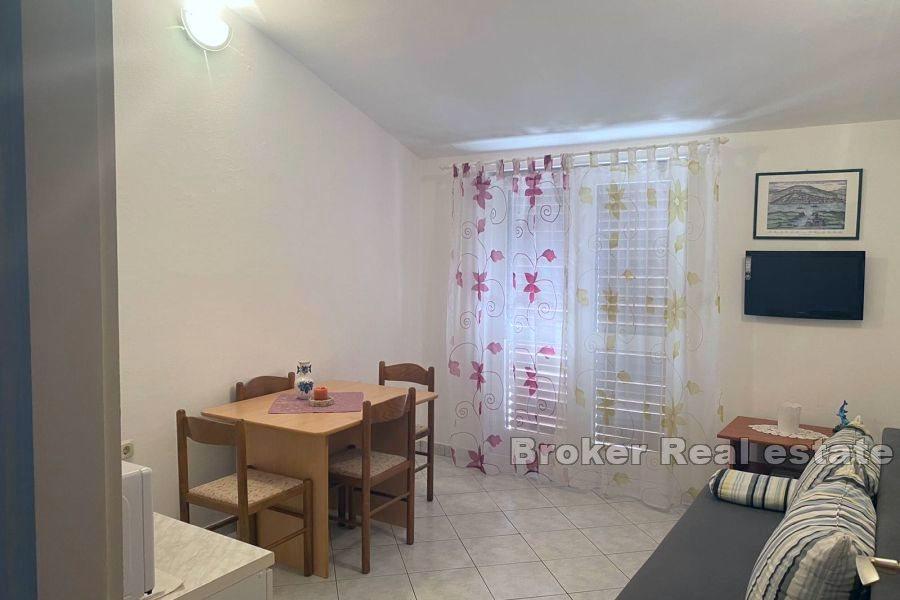 Sibenik - Attraktivt hus med leiligheter, første rad mot sjøen