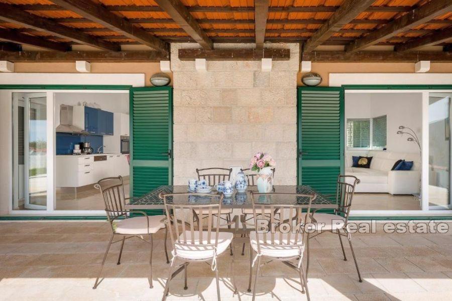 Nedaleko Splitu - moderní dům s bazénem