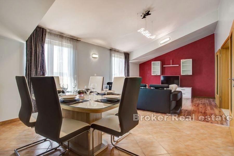 Near Split - Apartmánový dom v blízkosti mora