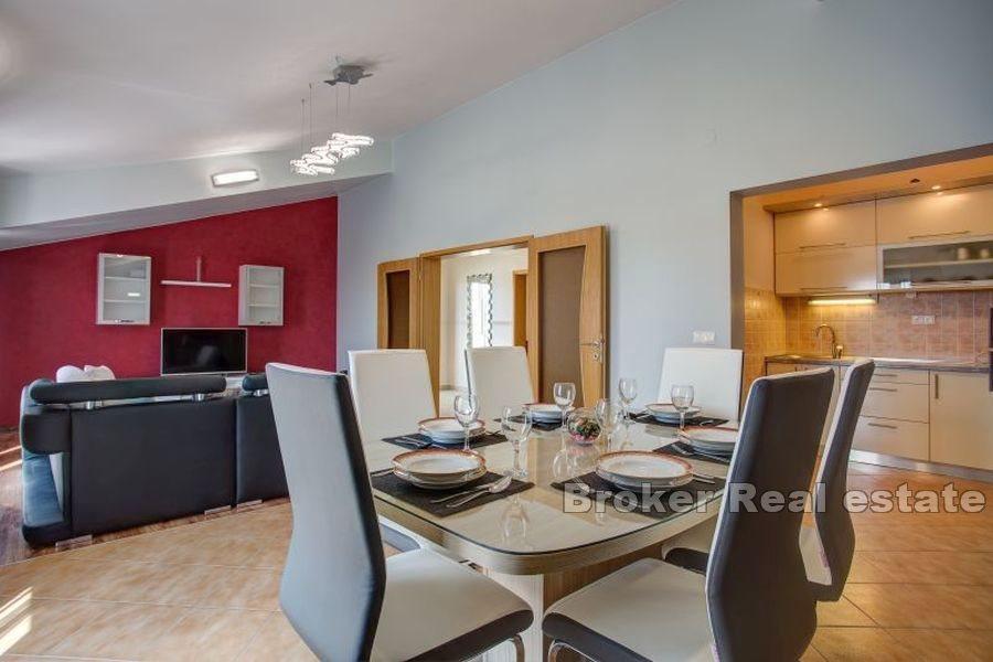 Near Split - Apartmánový dom v blízkosti mora