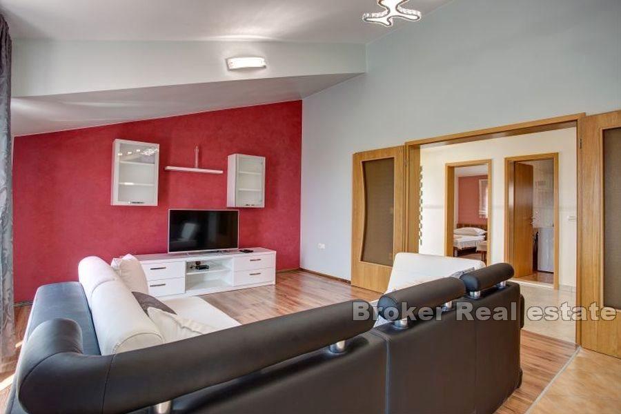 Near Split - Apartmánový dom v blízkosti mora