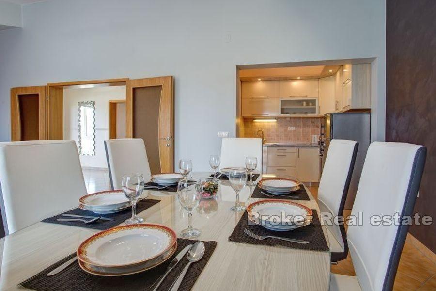 Near Split - Apartmánový dom v blízkosti mora