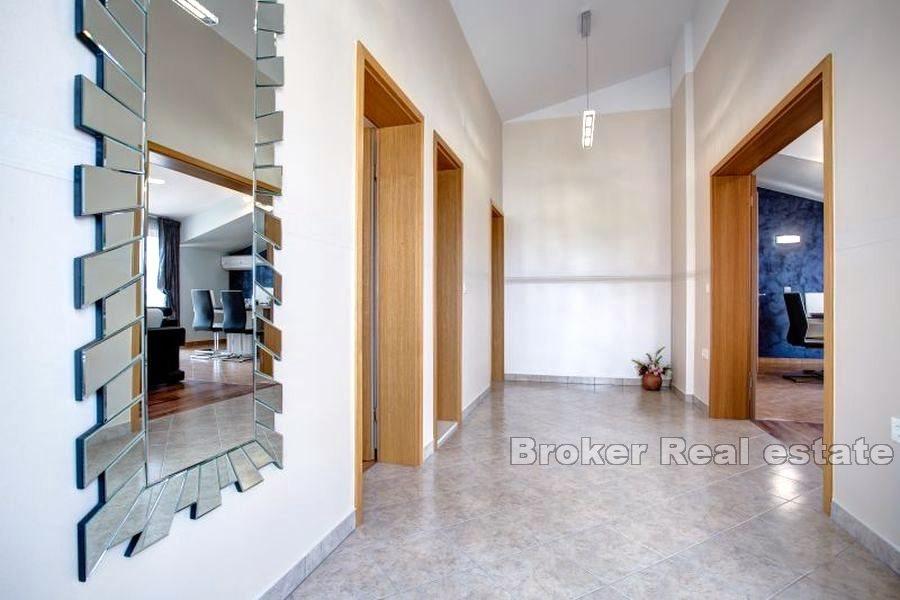 Near Split - Apartmánový dom v blízkosti mora