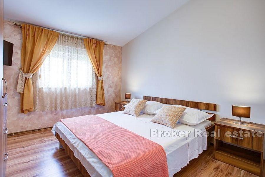 Near Split - Apartmánový dom v blízkosti mora