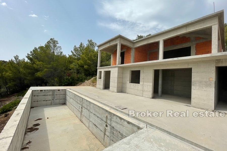 Wyspa Korcula - Niedokończony dom z basenem, pierwszy rząd do morza