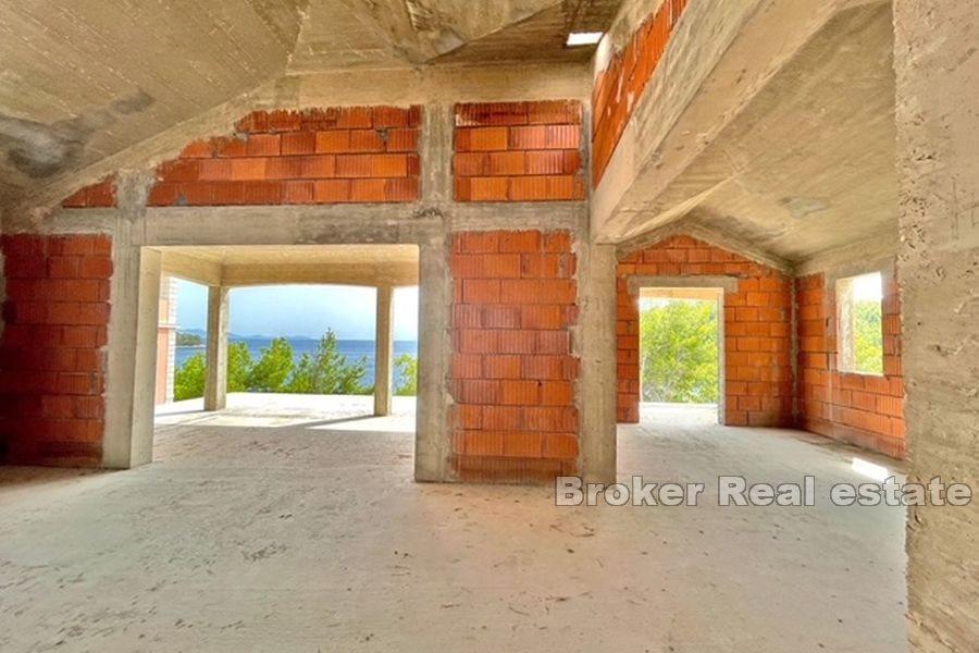Isola di Korcula - Casa non finita con piscina, prima fila al mare